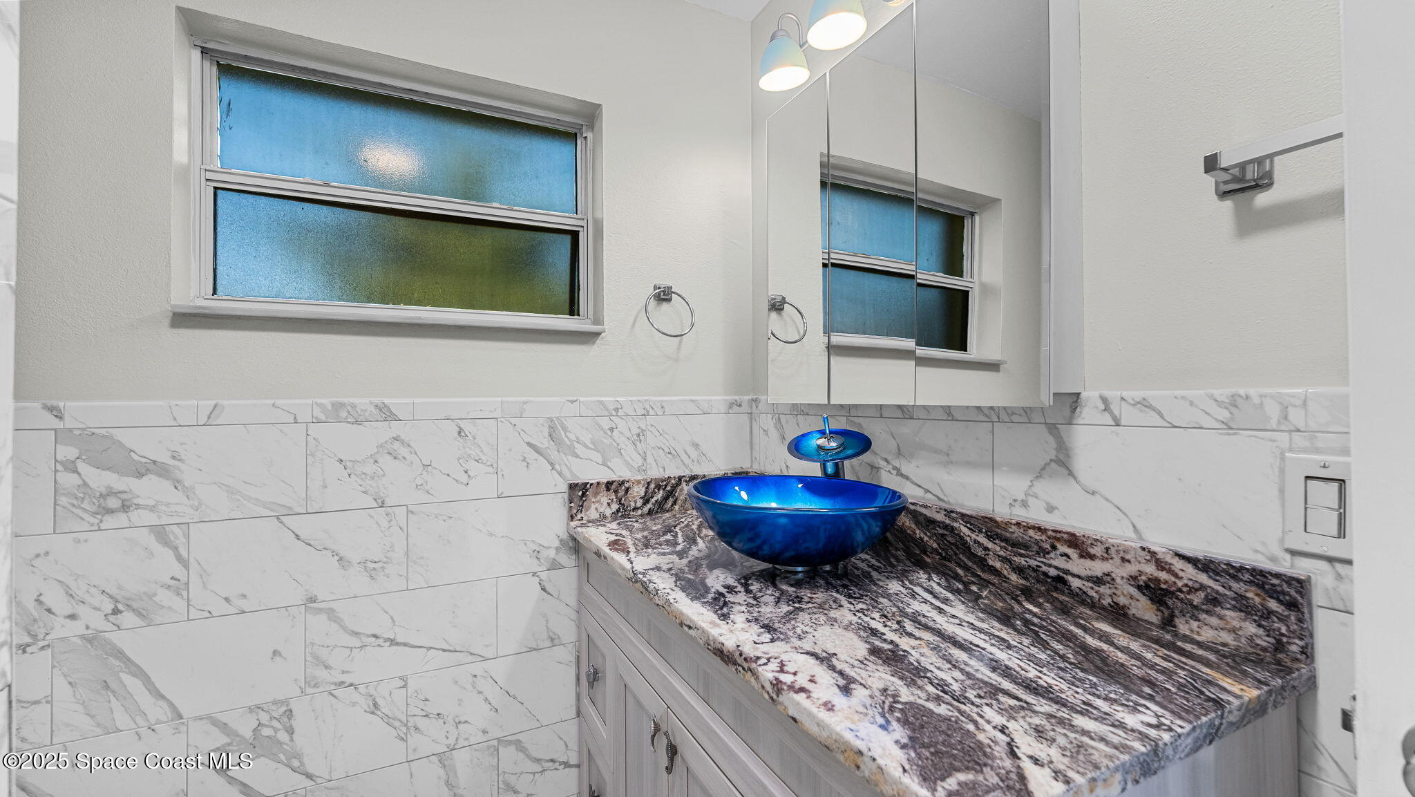 2448 Delaware Drive Melbourne, FL 32935 - Photo 14 of 27 Bathroom