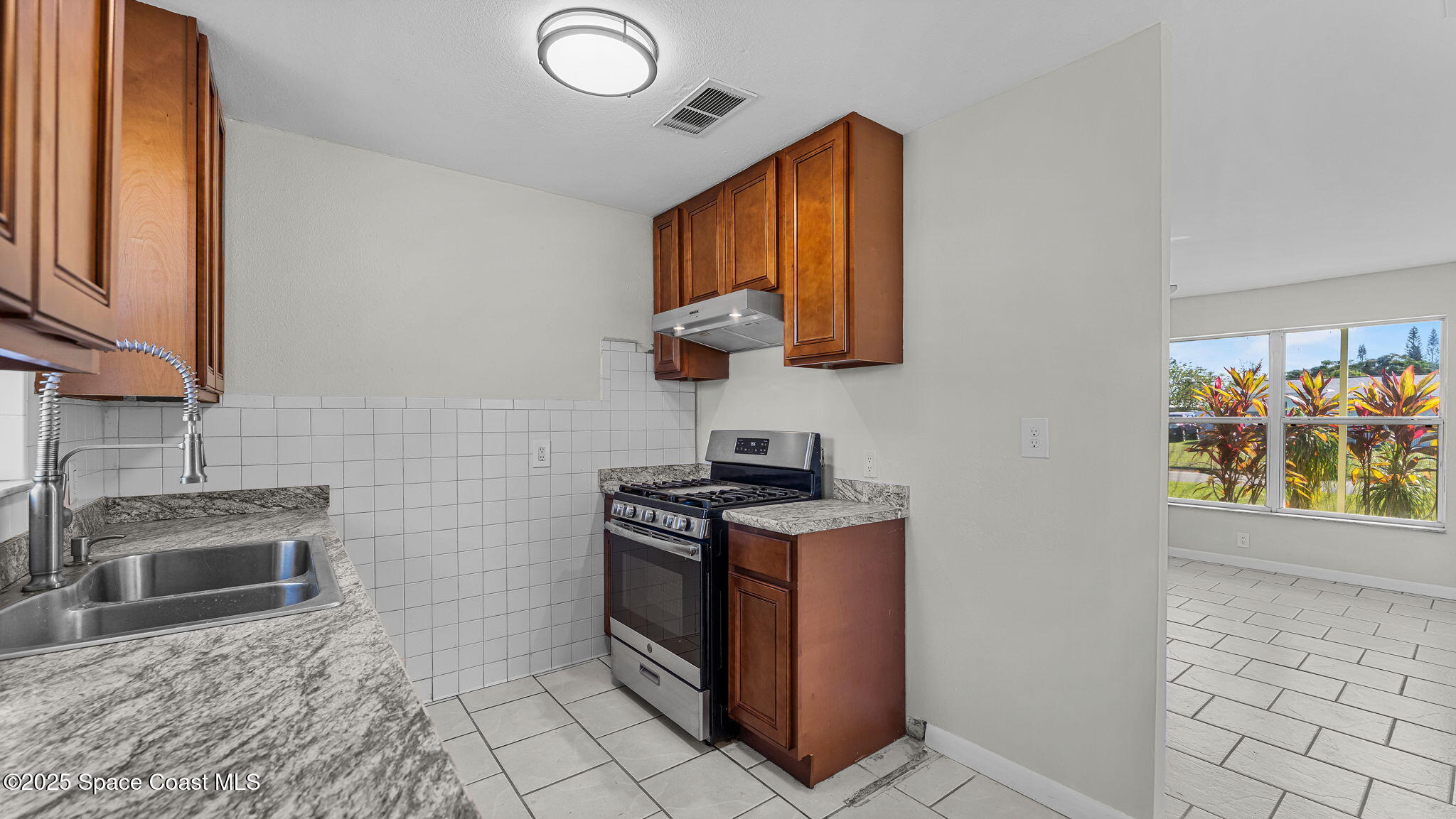 2448 Delaware Drive Melbourne, FL 32935 - Photo 9 of 27 Kitchen