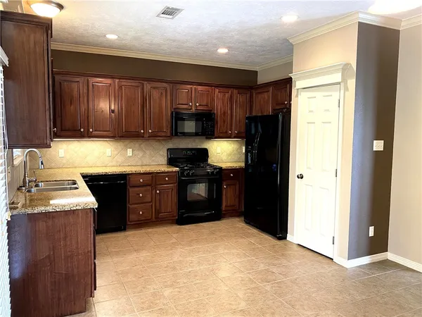 $2,550 | 8422 Alison Avenue, College Station, TX 77845