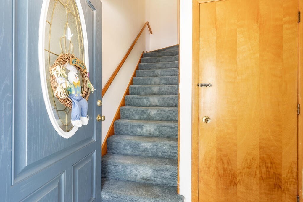 76 Hally Road Lowell, MA 01854 - Photo 5 of 36 a view of an entryway