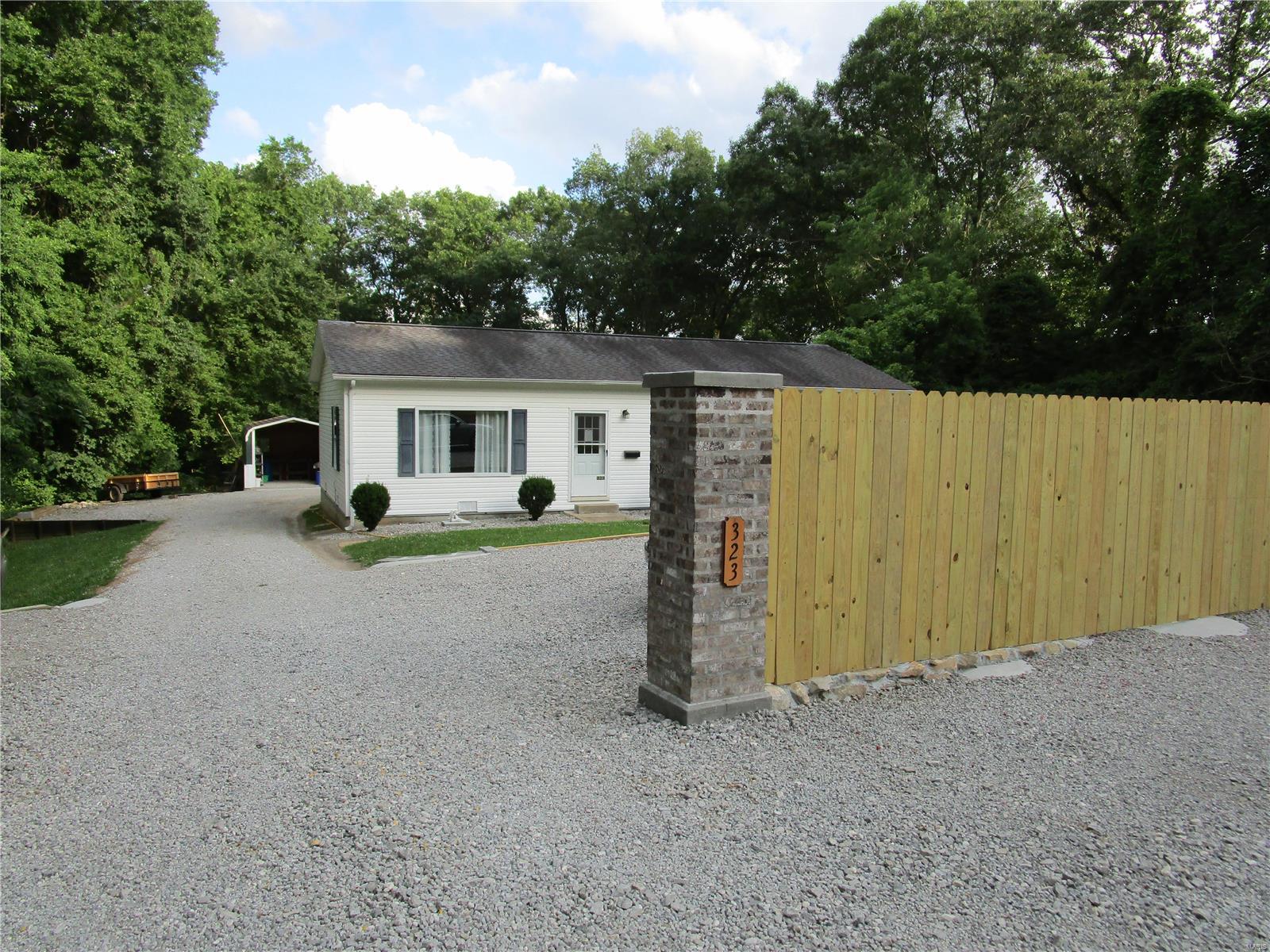 323 Mullins Road Chester, IL 62233 - Photo 1 of 25 Gallery Image 1