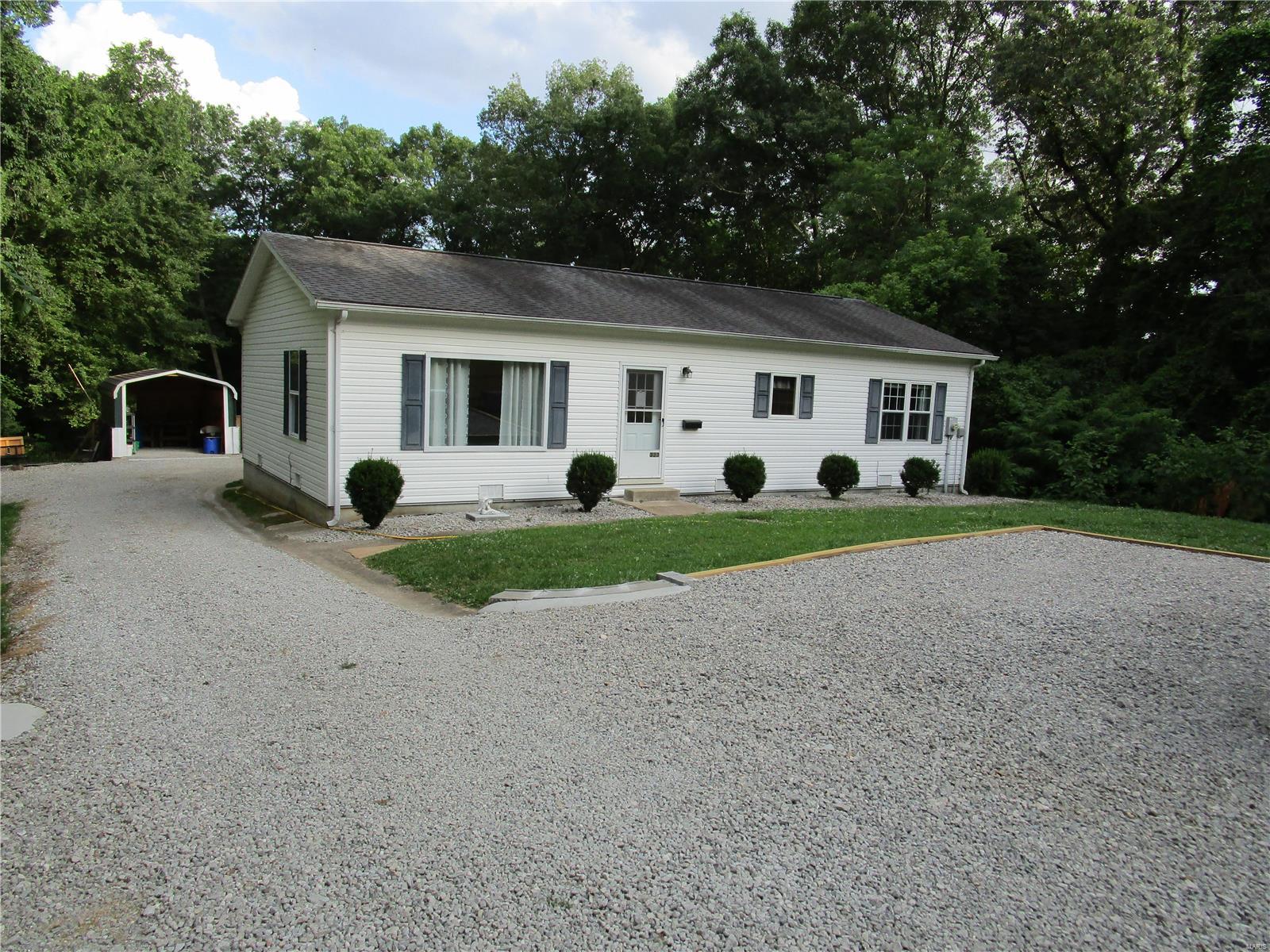 323 Mullins Road Chester, IL 62233 - Photo 4 of 25 Gallery Image 4