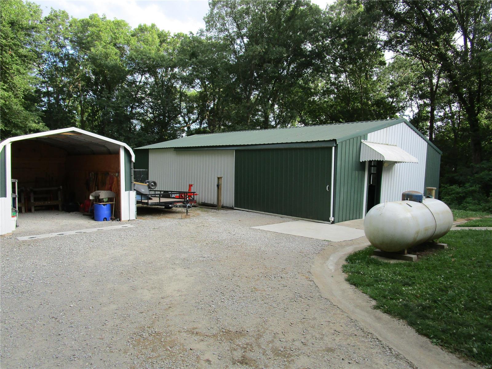 323 Mullins Road Chester, IL 62233 - Photo 6 of 25 Gallery Image 6