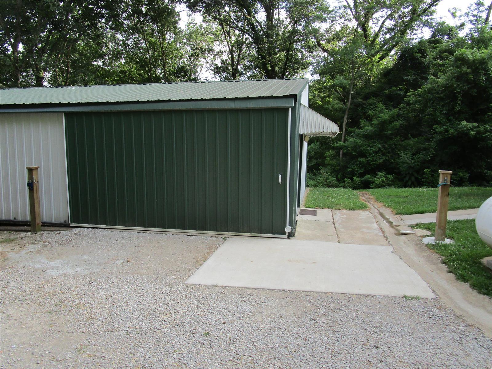 323 Mullins Road Chester, IL 62233 - Photo 7 of 25 Gallery Image 7
