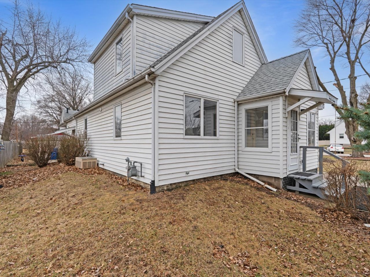 4220 18th Avenue Moline, IL 61265 - Photo 3 of 55