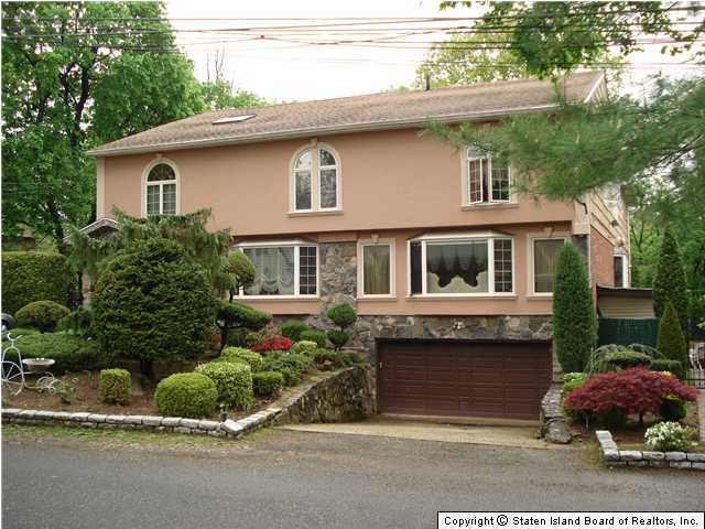 91 East Loop Road Staten Island, NY 10304 - Photo 1 of 20 Primary Photo