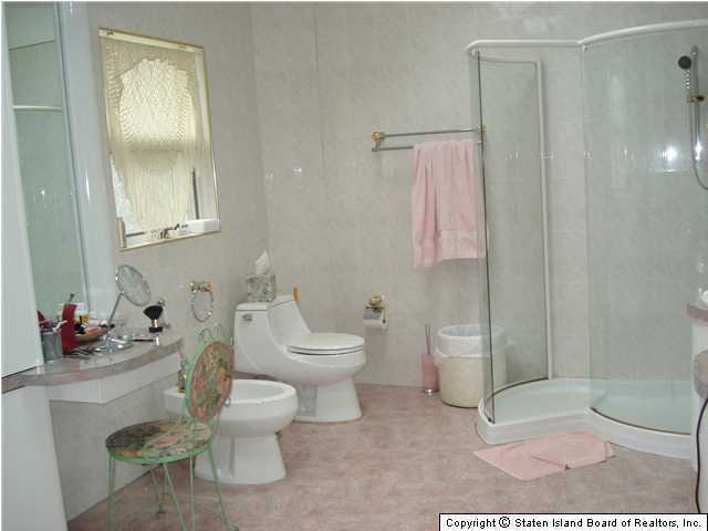 91 East Loop Road Staten Island, NY 10304 - Photo 13 of 20 Additional Photo