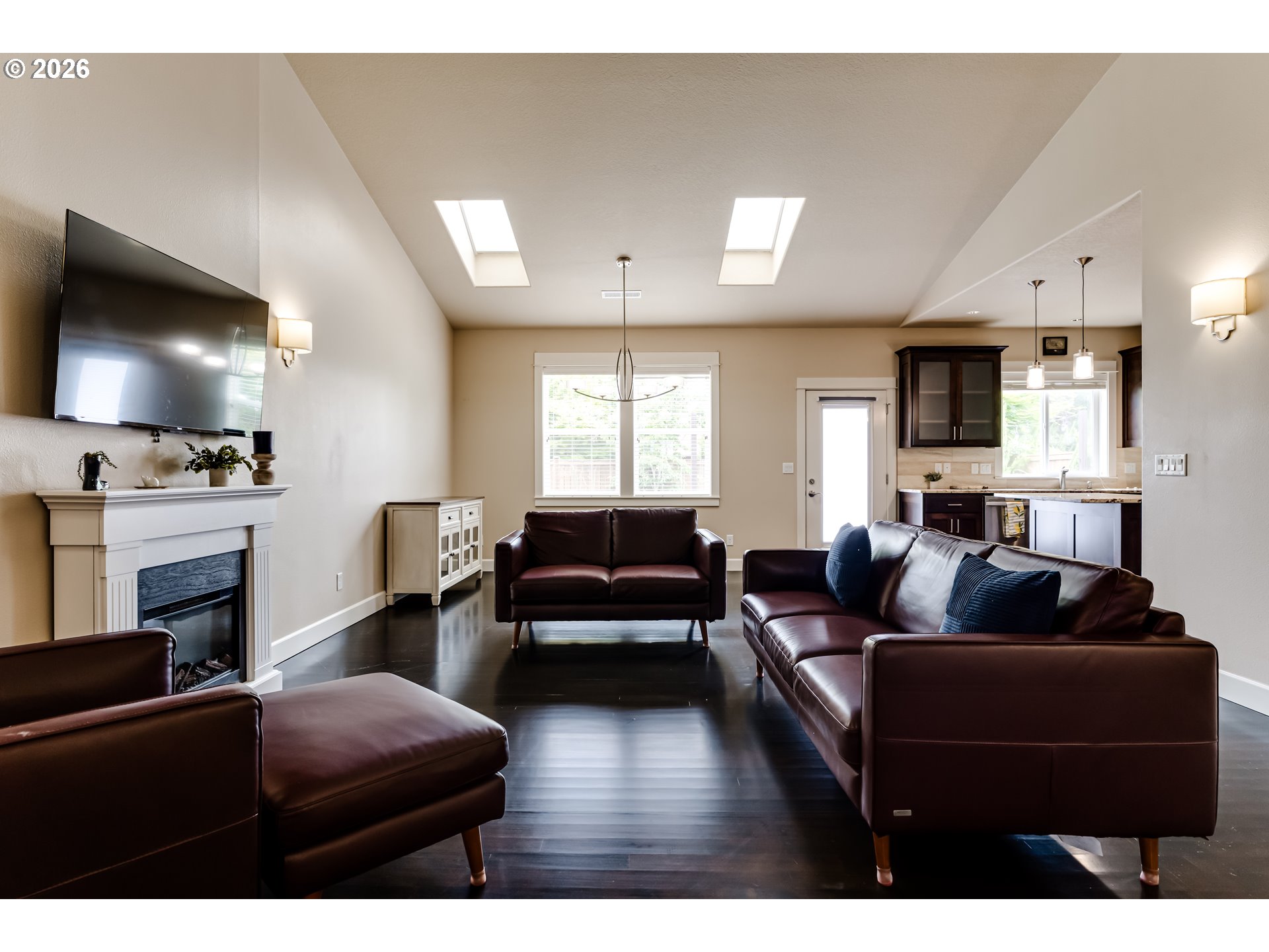 4452 Wendover Street Eugene, OR 97404 - Photo 3 of 29 Living Room