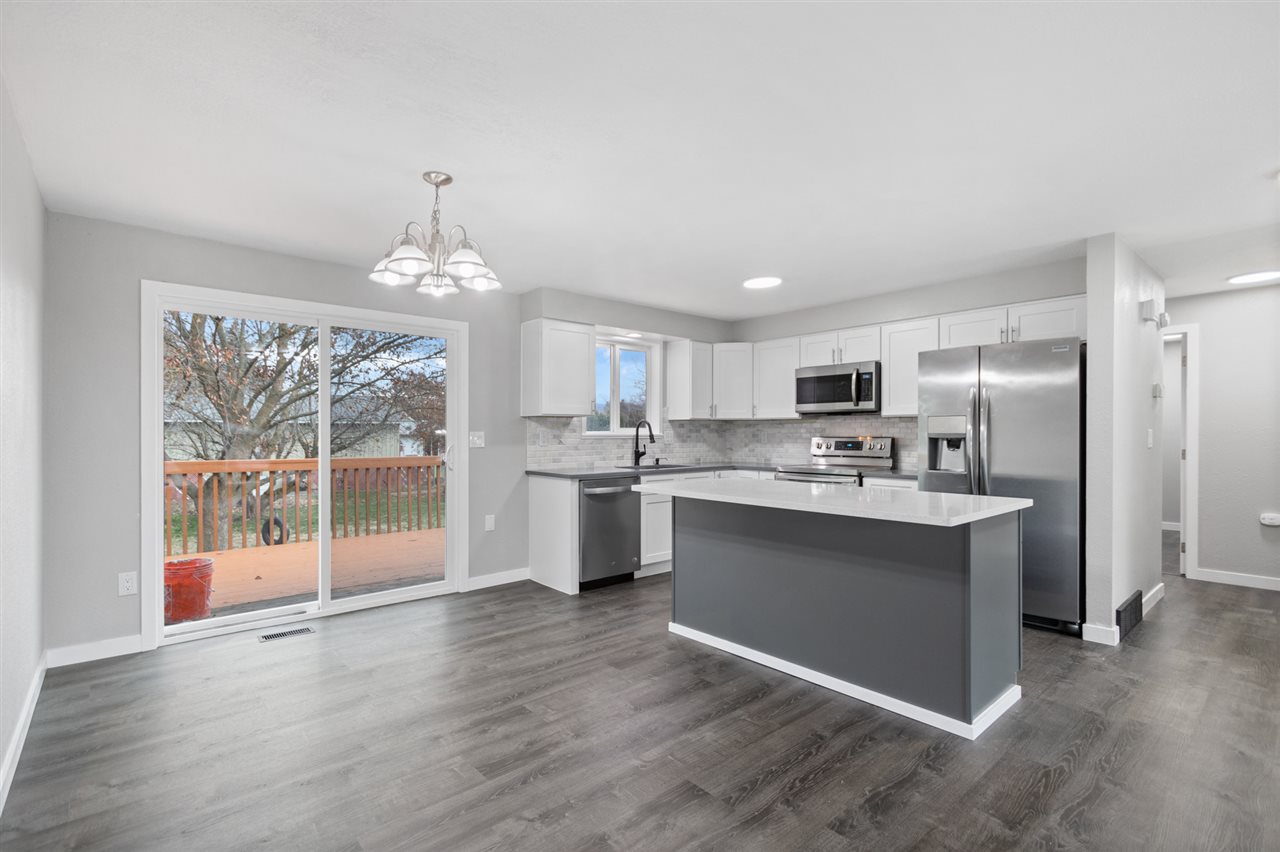 218 North Mayhew Road Spokane Valley, WA 99216 - Photo 4 of 25