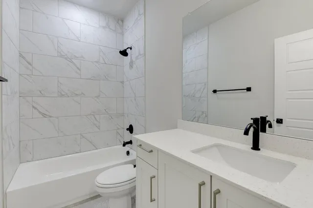 $975,000 | 4405-4407-4409 4405-4407-4409 Clovis Court, Midlothian, TX 76065