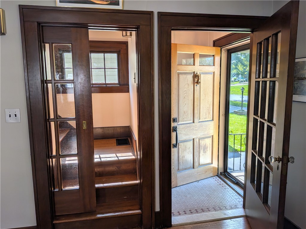 34 Lafayette Road Irondequoit, NY 14609 - Photo 4 of 37 Gallery Image 4