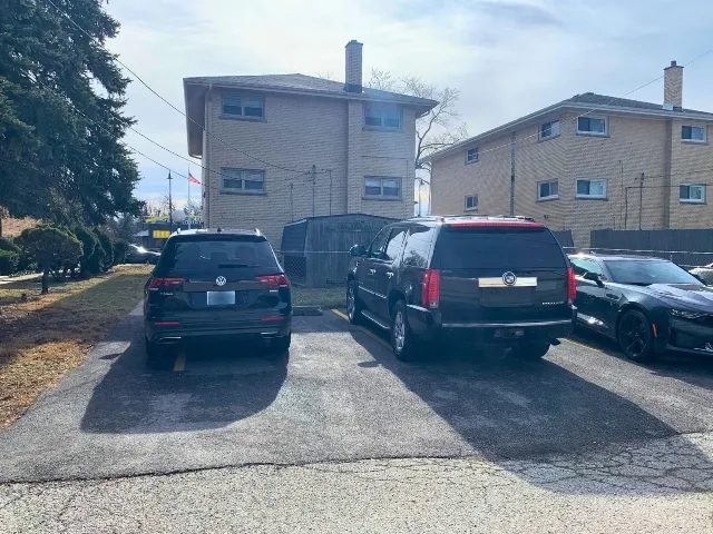 a outdoor view of a house