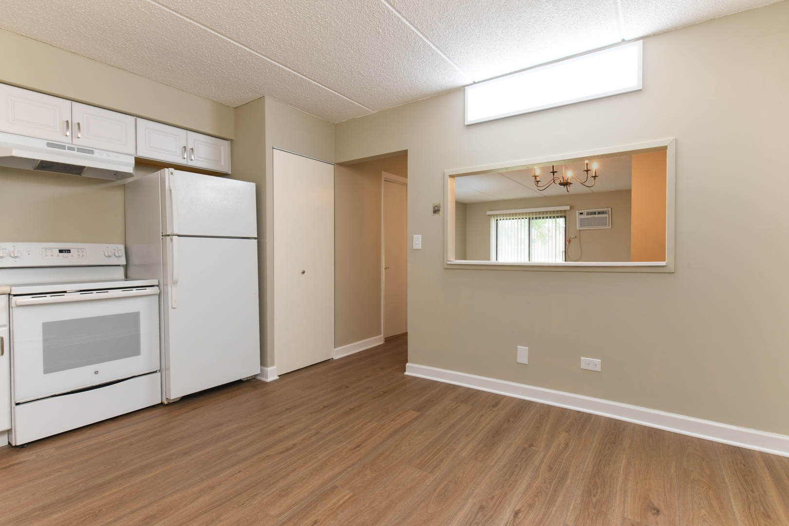953 North Rohlwing Road, Unit GB Addison, IL 60101 - Photo 9 of 25 a view of a kitchen with wooden floor and electronic appliances