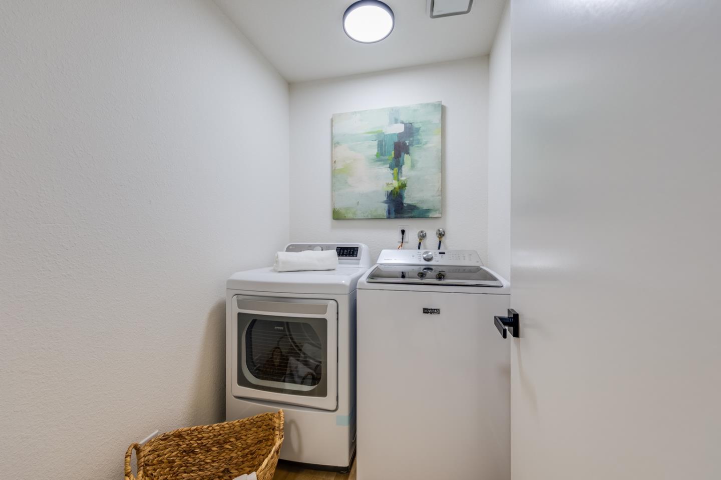 645 Sharp Park Road Pacifica, CA 94044 - Photo 27 of 34 a utility room with dryer and washer