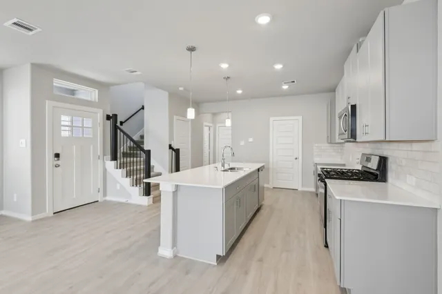 $288,490 | 567 Avisa Drive, Kemah, TX 77565