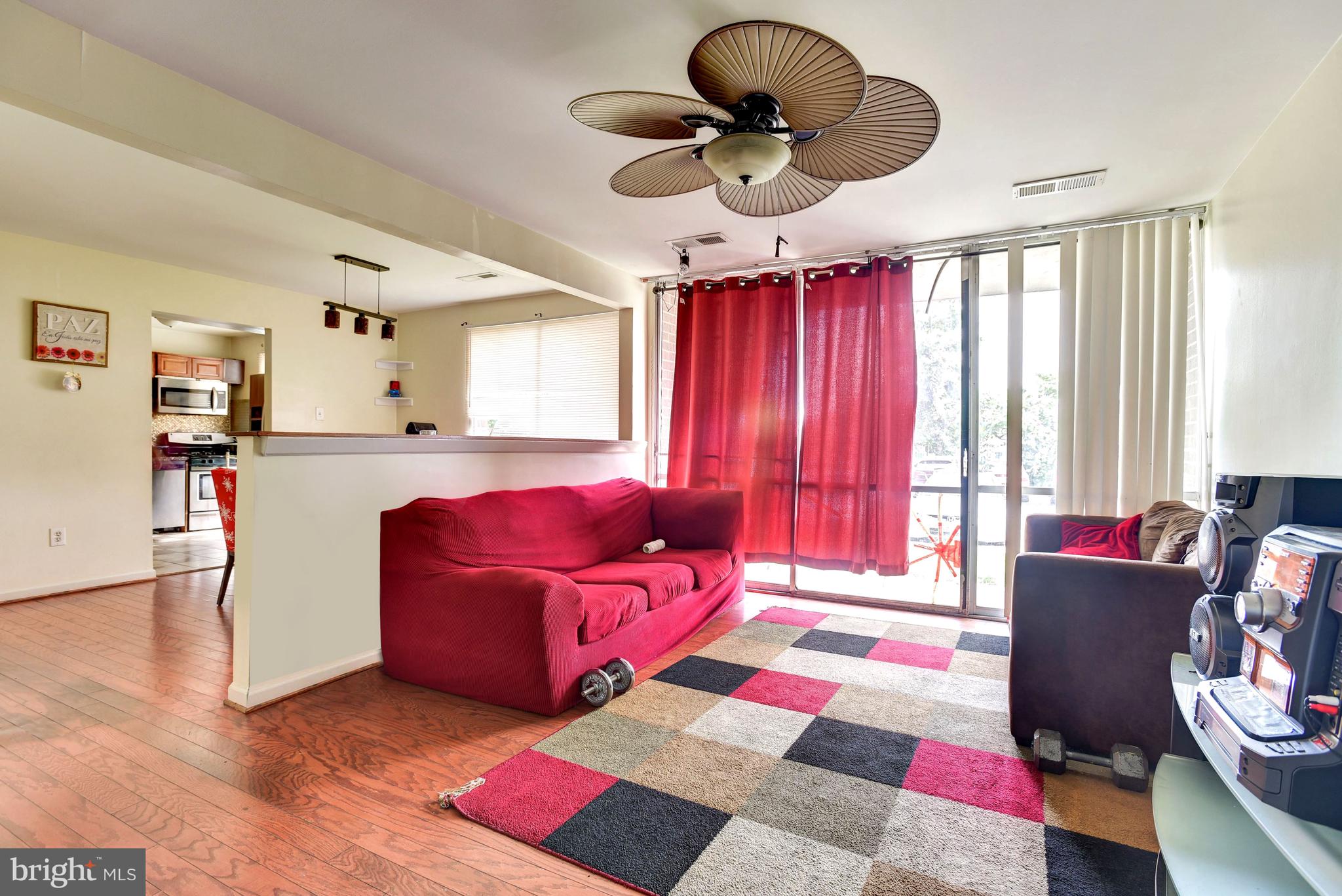 7977 Riggs Road, Unit 4 Hyattsville, MD 20783 - Photo 2 of 11 Living Room