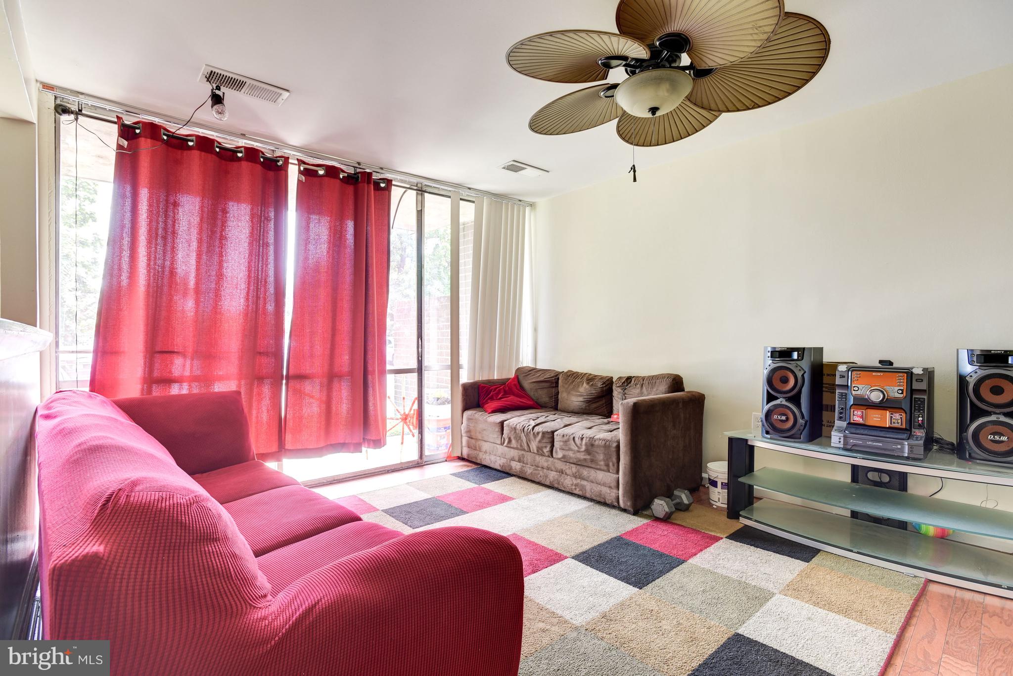 7977 Riggs Road, Unit 4 Hyattsville, MD 20783 - Photo 3 of 11 Living Room