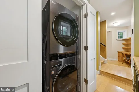 a view of a bedroom with washer and dryer