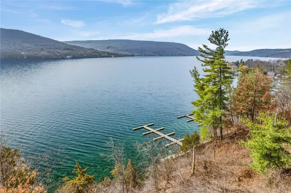 $379,900 | 135 Cliffside Drive, South Bristol, NY 14424