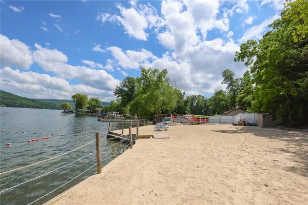 $379,900 | 135 Cliffside Drive, South Bristol, NY 14424