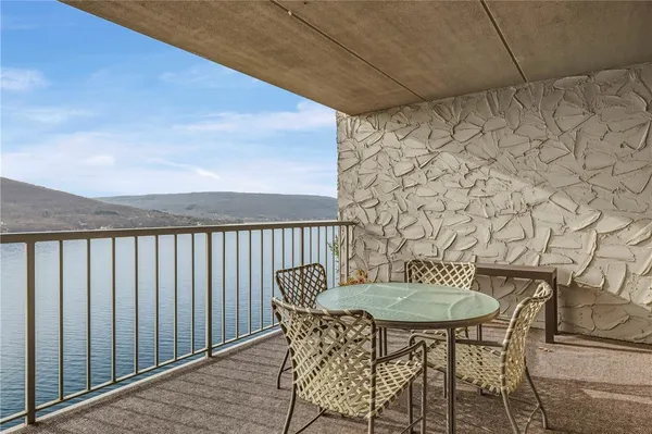 $379,900 | 135 Cliffside Drive, South Bristol, NY 14424