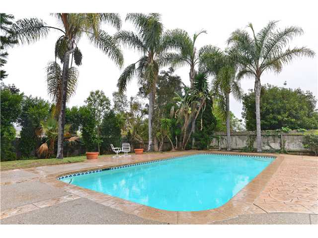 1077 Arcadia Road Encinitas, CA 92024 - Photo 3 of 11