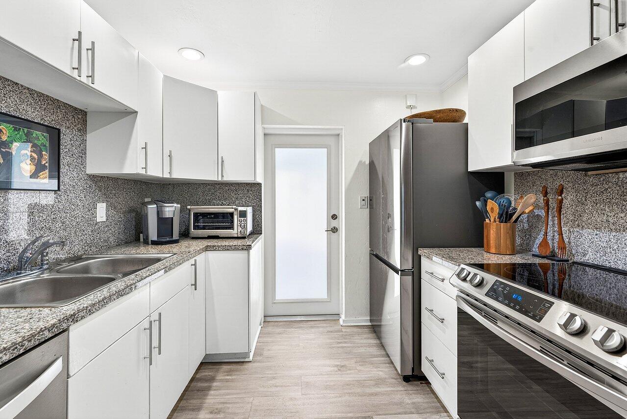 3511 Washington Road West Palm Beach, FL 33405 - Photo 12 of 47 Kitchen w Side Door