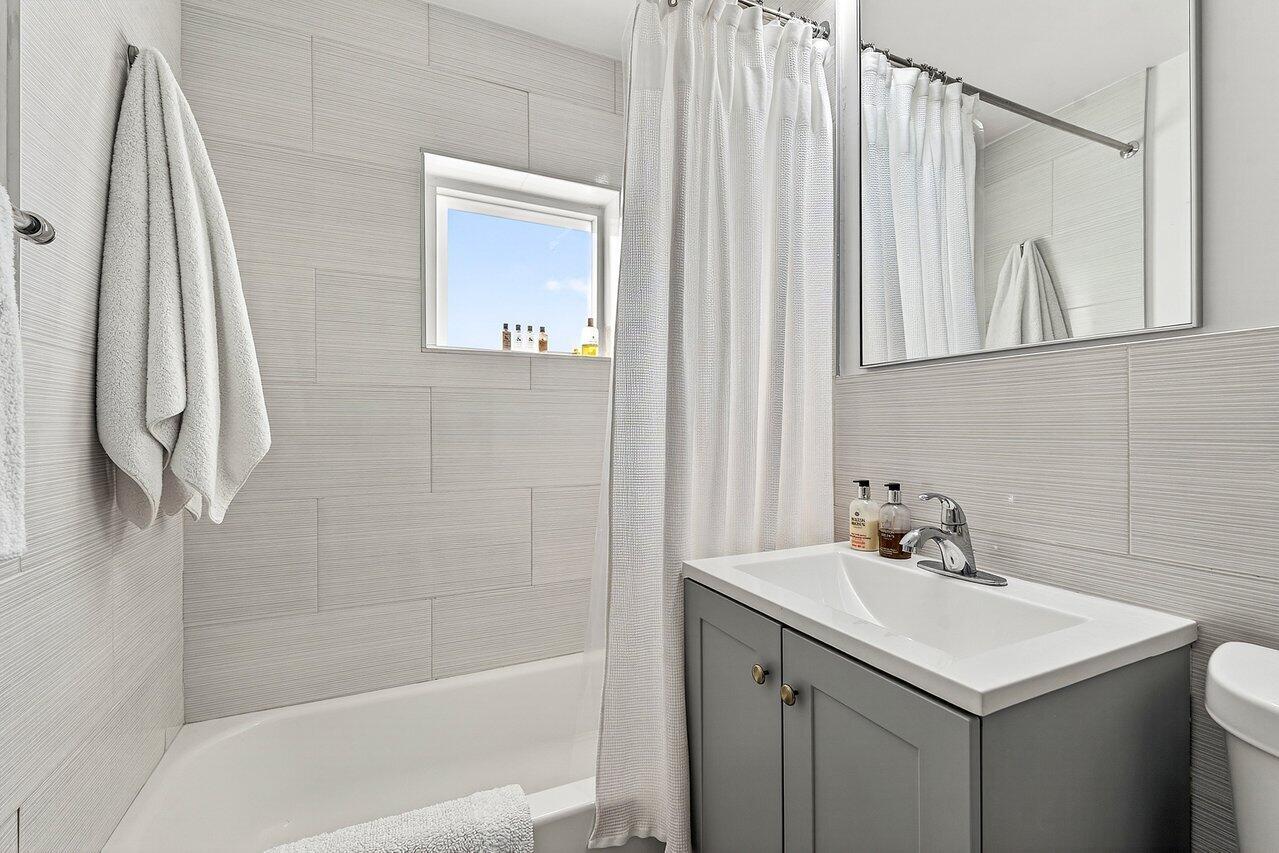 3511 Washington Road West Palm Beach, FL 33405 - Photo 22 of 47 2nd Bathroom