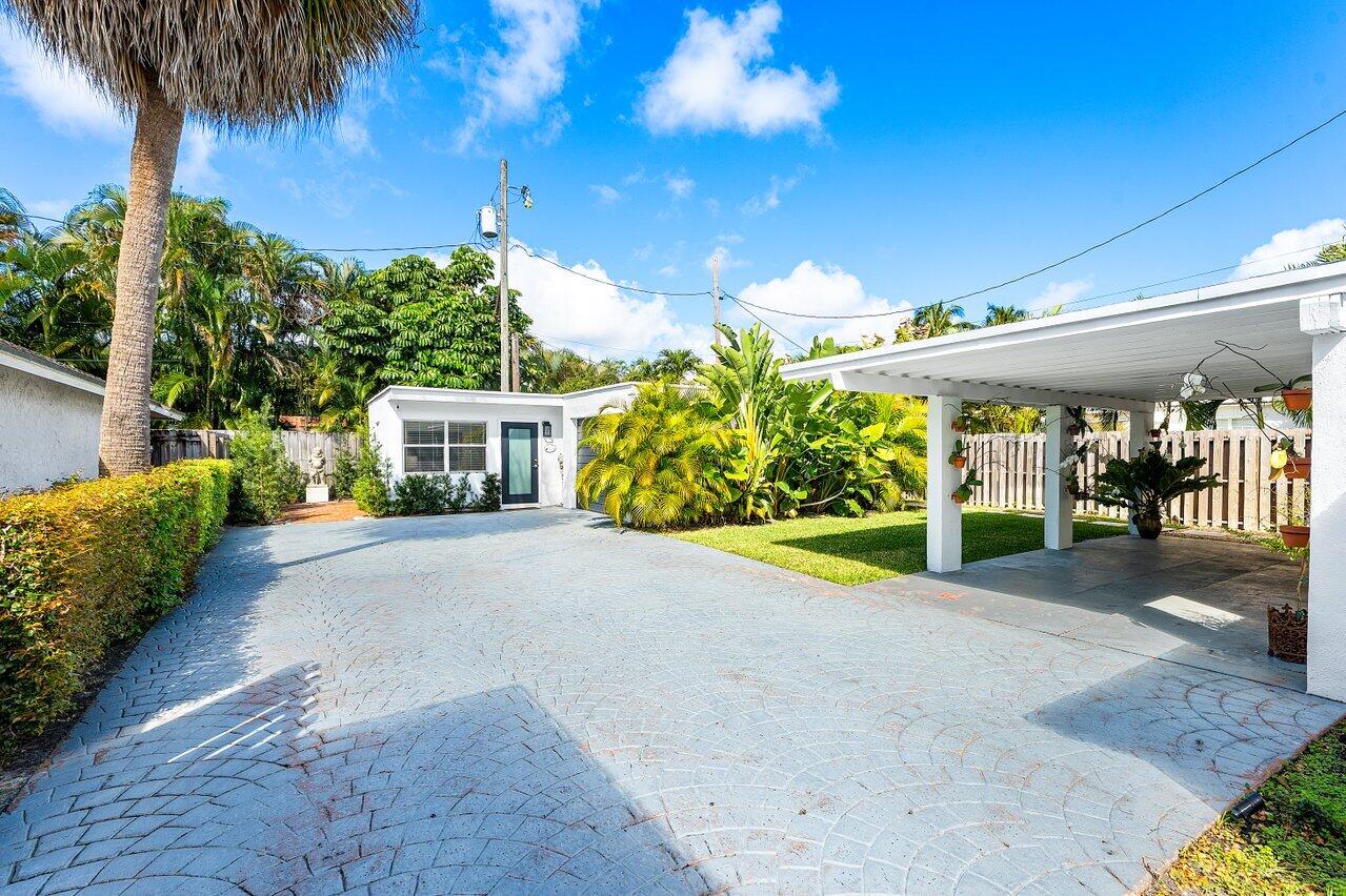 3511 Washington Road West Palm Beach, FL 33405 - Photo 28 of 47 Driveway to Guest House