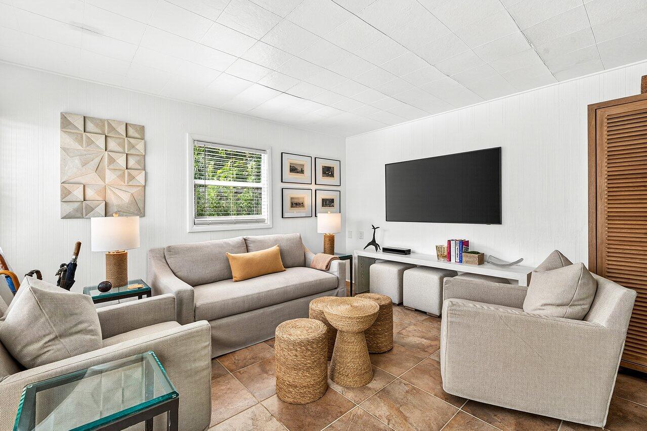 3511 Washington Road West Palm Beach, FL 33405 - Photo 33 of 47 Guest House TV