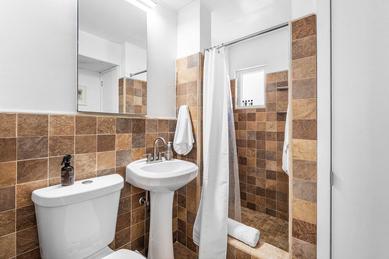 3511 Washington Road West Palm Beach, FL 33405 - Photo 40 of 47 GH_Bathroom w Shower