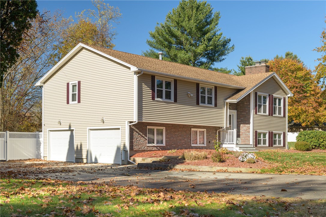 134 Olney Arnold Road Cranston, RI 02921 - Photo 3 of 46 Gallery Image 3