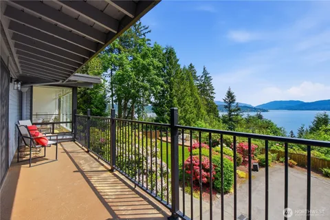 $2,775,000 | 639 West Lake Sammamish Parkway Northeast, Bellevue, WA 98008