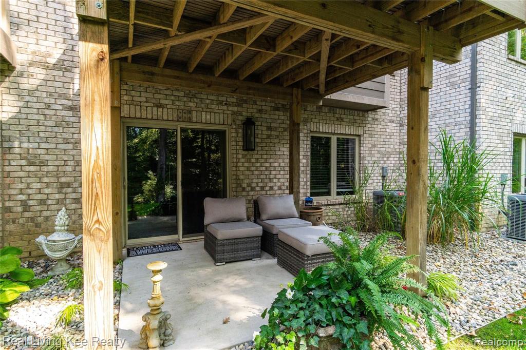 4246 Oak Arbor Drive Rochester, MI 48306 - Photo 8 of 64