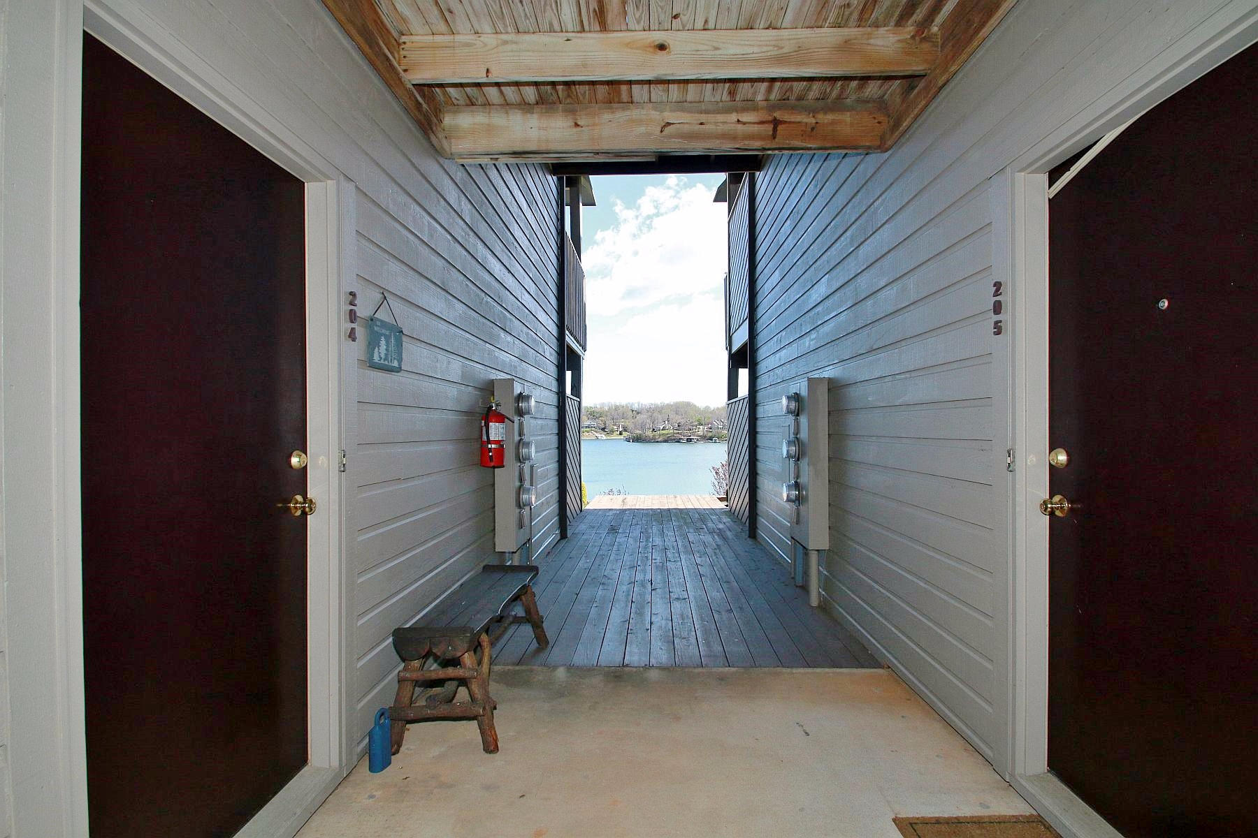 845 Gangplank Road, Unit 204 Moneta, VA 24121 - Photo 3 of 36 IMG_8031