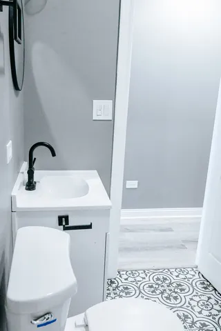 $2,000 | 3015 West 19th Street, Unit 2, Chicago, IL 60623