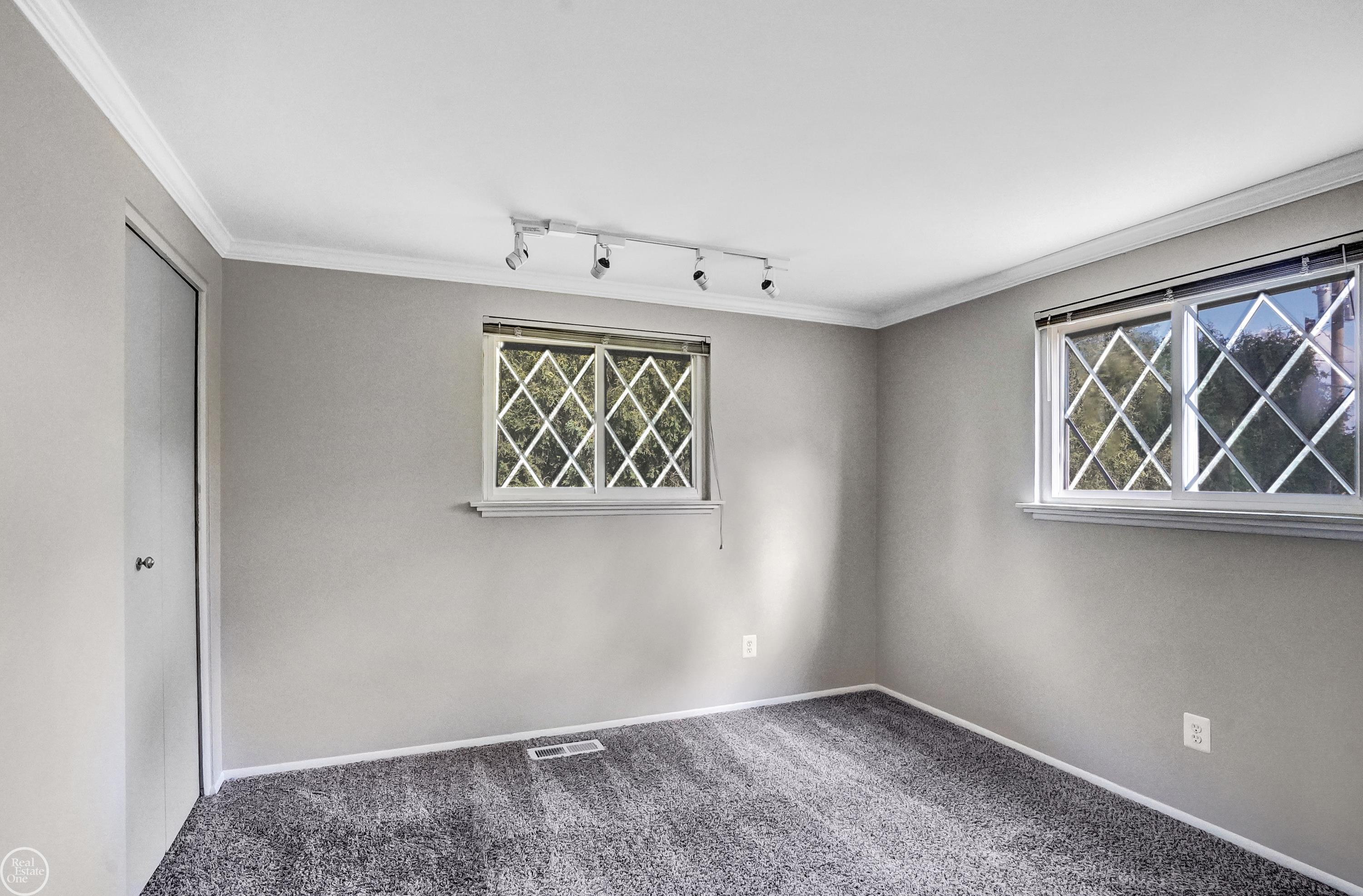 31701 West 13 Mile Road Farmington Hills, MI 48334 - Photo 25 of 29