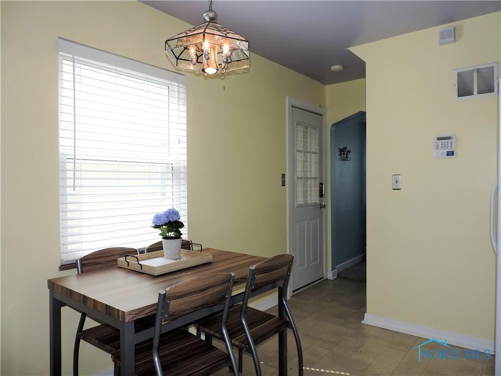4022 Grantley Road Toledo, OH 43613 - Photo 5 of 19 Gallery Image 5