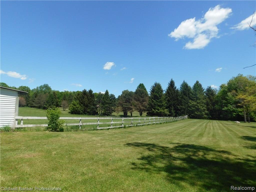 8600 Knox Road Clarkston, MI 48348 - Photo 40 of 42 DSCN1533.JPG