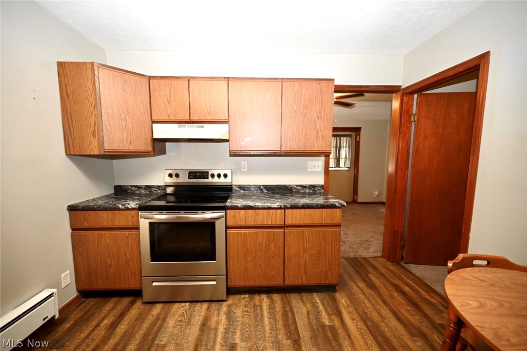 5176 West Webb Road Mineral Ridge, OH 44440 - Photo 10 of 21 Electric Range