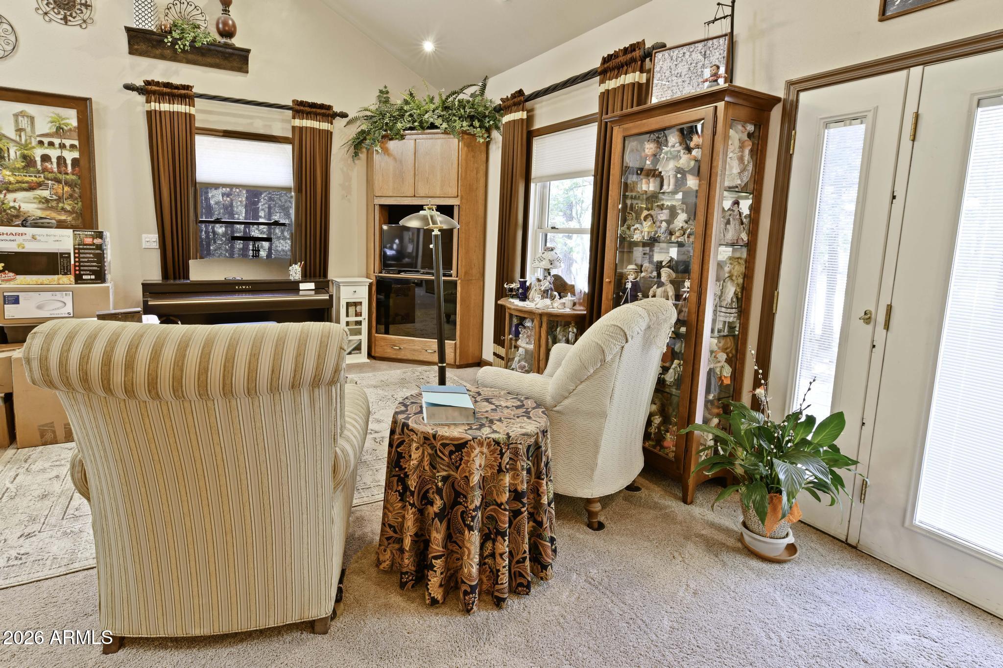 1018 Reata Pass Happy Jack, AZ 86024 - Photo 9 of 33 a dining room with furniture and a potted plant