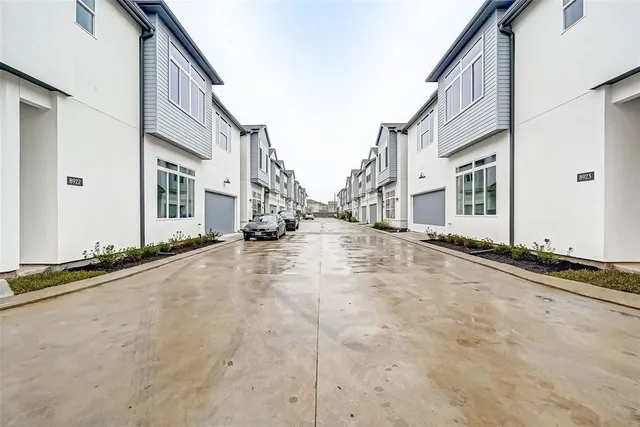$2,399 | 8930 Spring Knoll Forest Drive, Houston, TX 77080