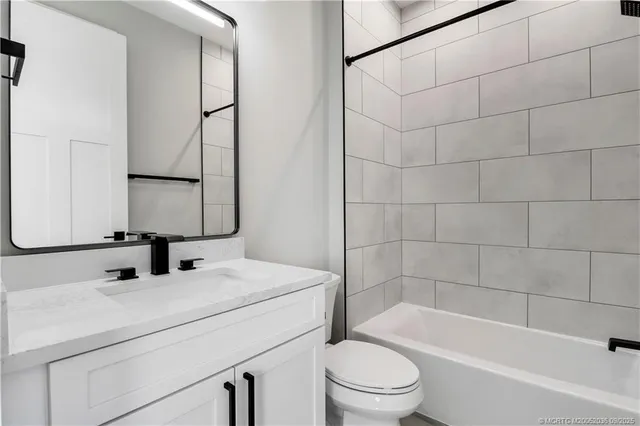 $1,125,000 | 1013 Northeast Orange Avenue, Jensen Beach, FL 34957