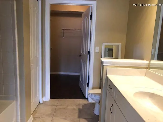 a bathroom with a tub