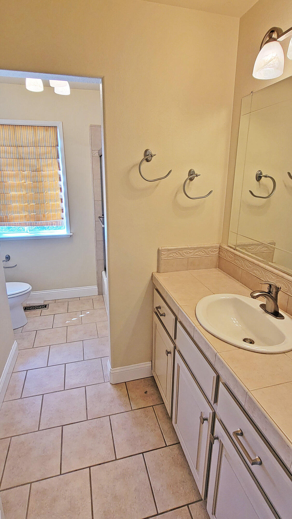 15723 Highland Point Way Redding, CA 96001 - Photo 25 of 40 bath2b