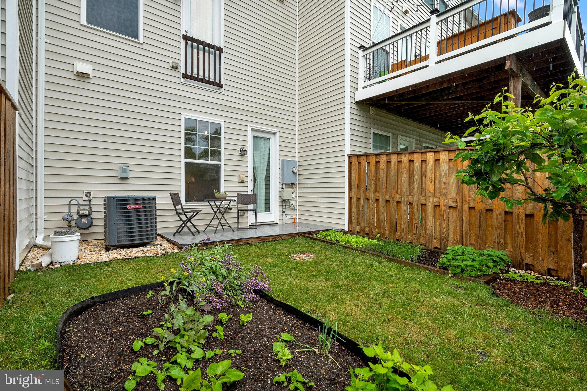42248 Lancaster Wds Square Chantilly, VA 20152 - Photo 40 of 62 Backyard