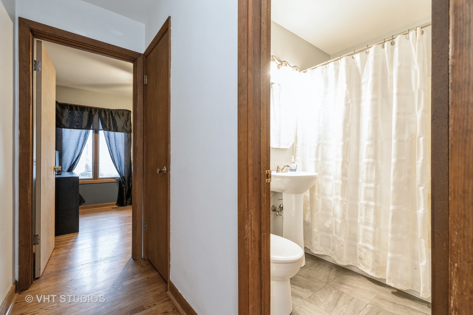 103 Beach Drive Algonquin, IL 60102 - Photo 20 of 21 a view of a bathroom from a hallway