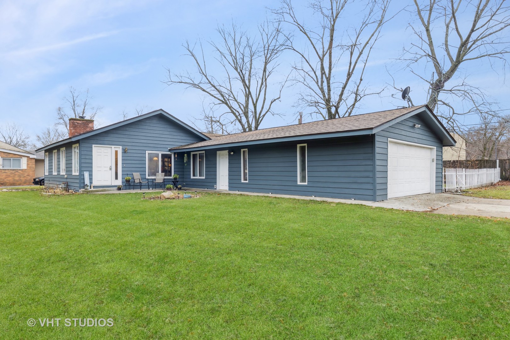 103 Beach Drive Algonquin, IL 60102 - Photo 2 of 21 a front view of a house with a garden
