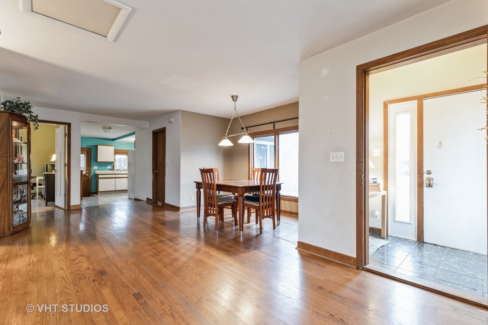103 Beach Drive Algonquin, IL 60102 - Photo 9 of 21 a view of a dining room with furniture and wooden floor