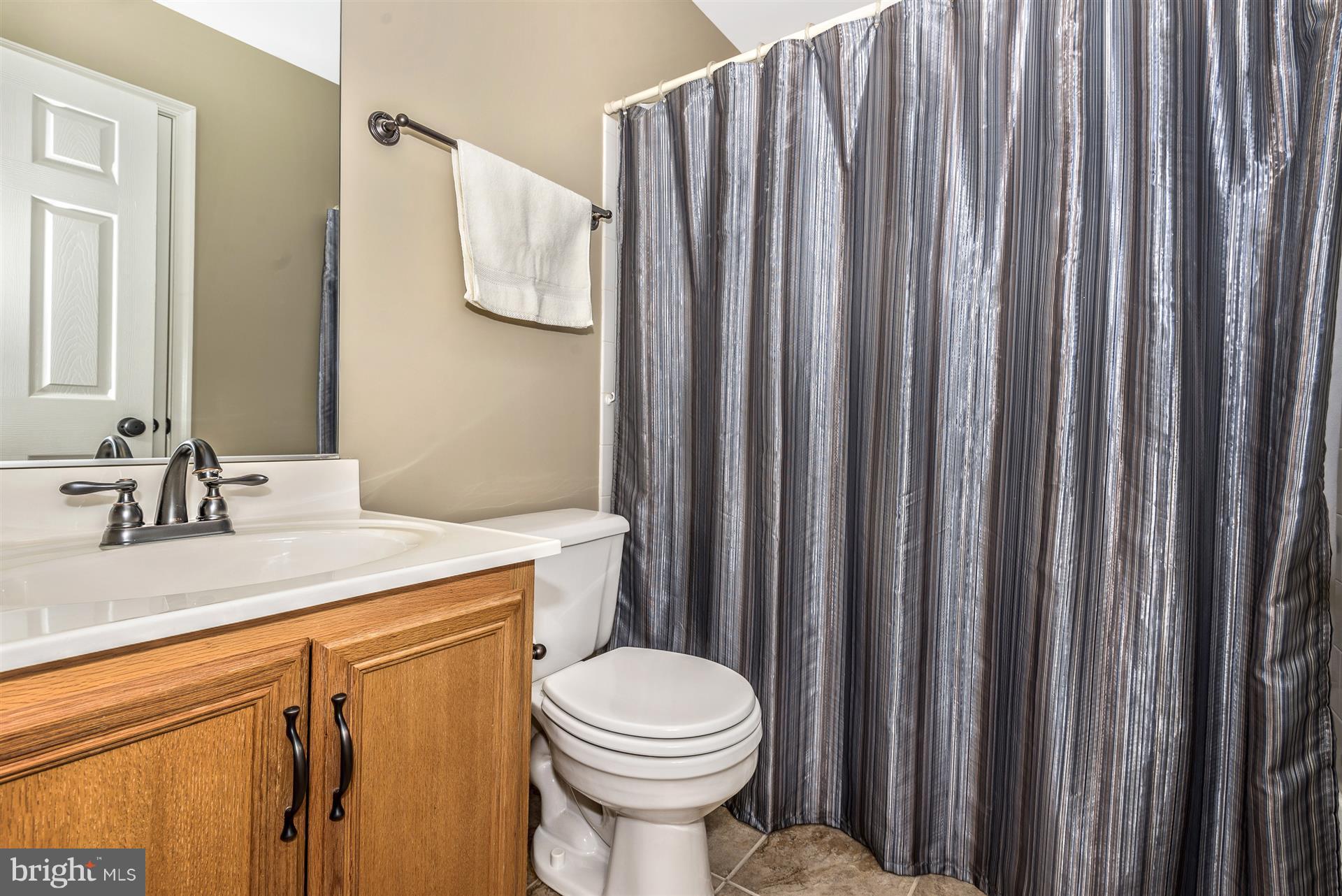 6101 Pine Ridge Terrace Frederick, MD 21701 - Photo 21 of 29 Upper level - full hall bath